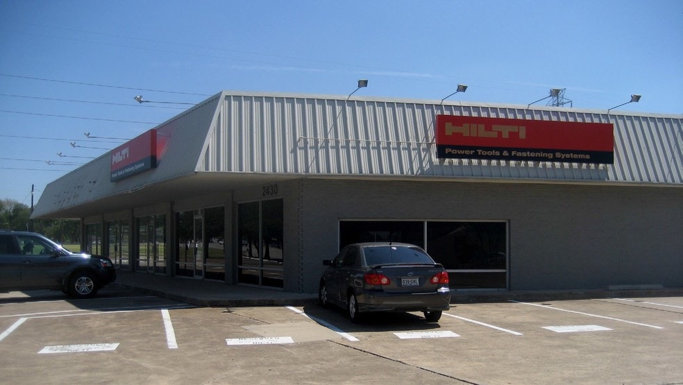 More Photos Of 2430-2436 Valley View Ln, Farmers Branch Freestanding For Sale