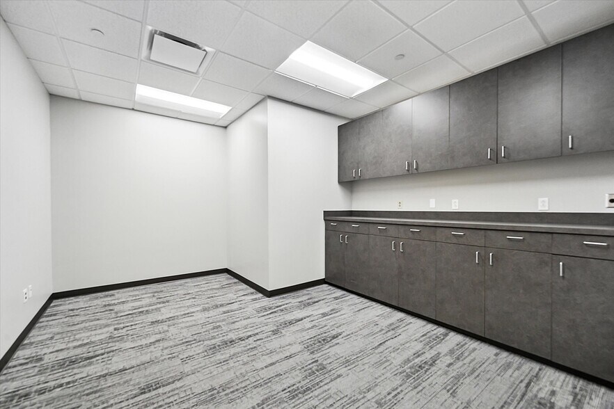 More Photos Of 14450 John F Kennedy Blvd, Houston Office For Lease