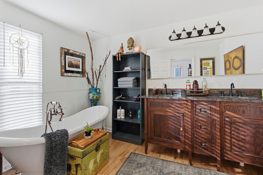 More Photos Of 2831 Columbine Pl, Nashville Freestanding For Sale