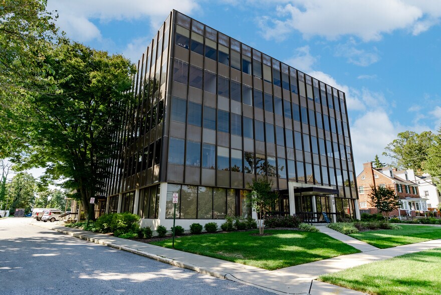 More Photos Of 305 W Chesapeake Ave, Baltimore Land For Lease