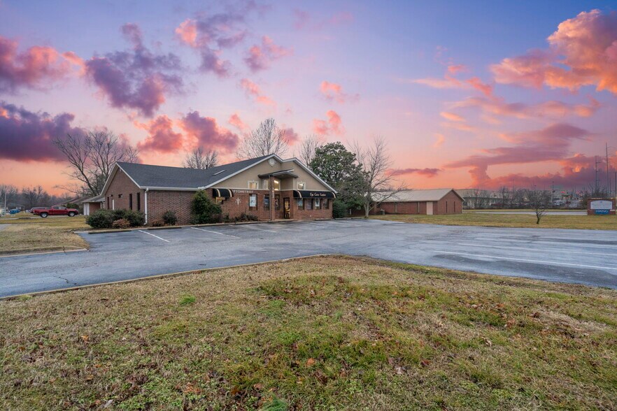 More Photos Of 1412 Se 14th St, Bentonville Medical For Sale