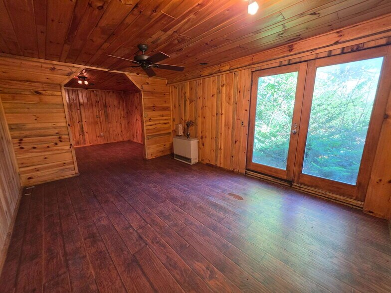 More Photos Of N12757 Rindahl Valley Rd, Osseo Warehouse For Lease