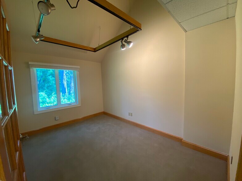 More Photos Of 882 S Matlack St, West Chester Office For Lease
