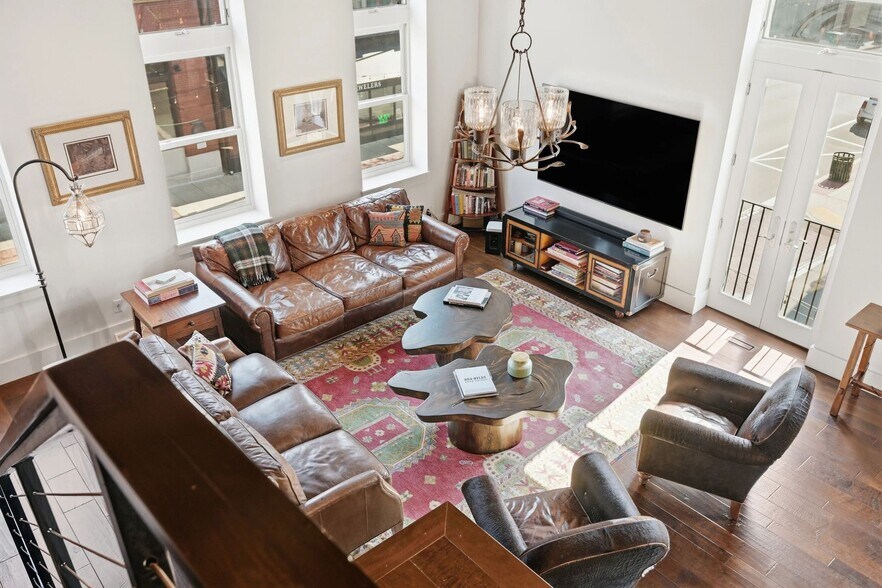 More Photos Of 443 Walnut St, Sewickley Flex For Sale