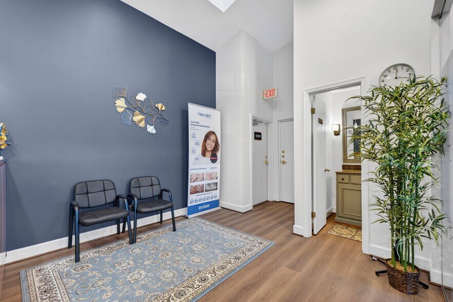 More Photos Of 10130-10134 Colvin Run Rd, Great Falls Medical For Lease