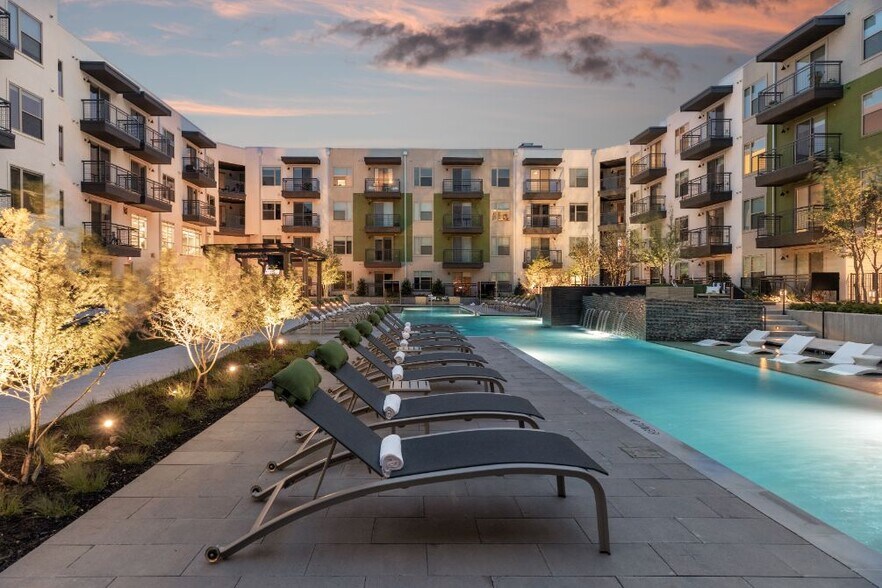 More Photos Of 305 W Commerce St, Dallas Apartments For Lease