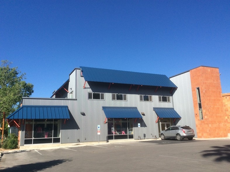 Primary Photo Of 902 Brooklyn Ave, San Antonio Service For Lease