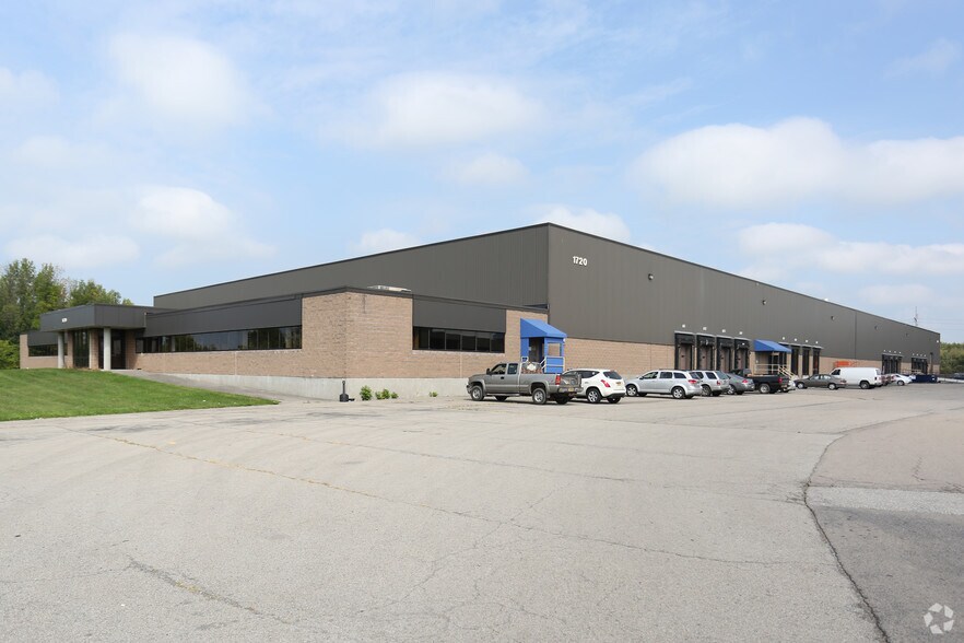 More Photos Of 1720 Boulter Industrial Pky, Webster Warehouse For Lease
