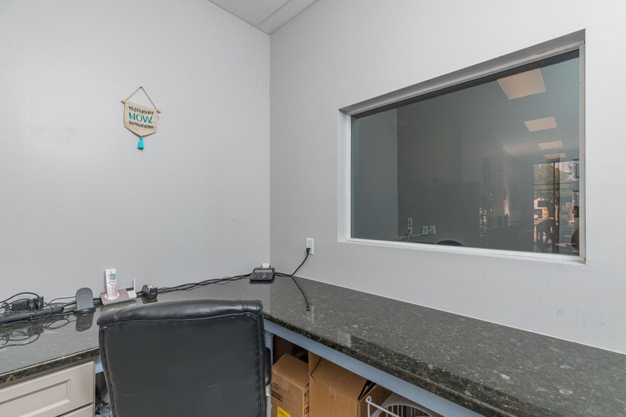 More Photos Of 2219 County Road 220, Middleburg General Retail For Sale