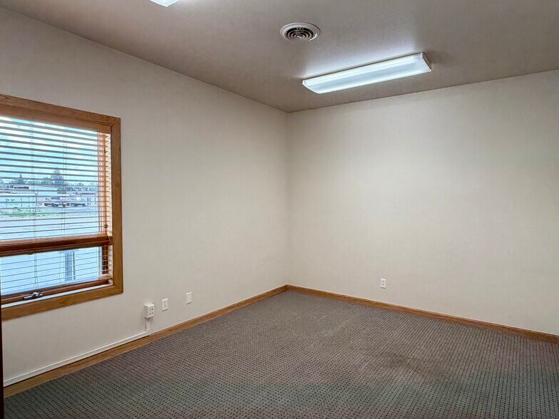 More Photos Of 120 Cole Ave, Pinedale Office For Sale