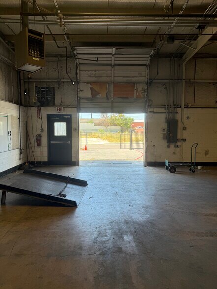 More Photos Of 911 N Frio St, San Antonio Manufacturing For Lease