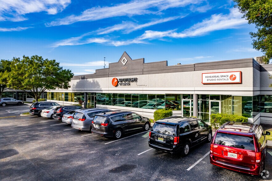 Primary Photo Of 7751 Kingspointe Pky, Orlando Light Distribution For Lease