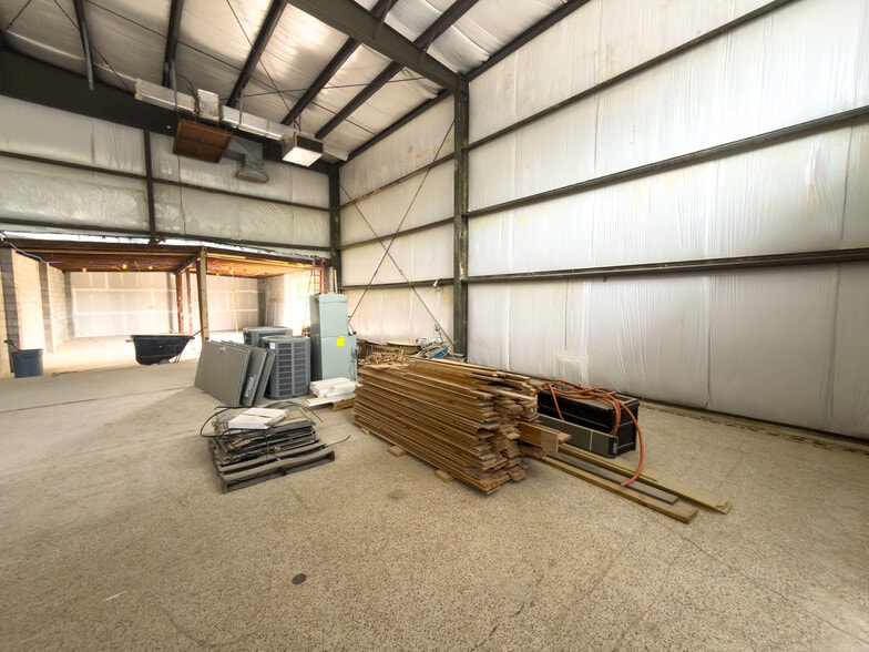 More Photos Of 3110 N Davis Hwy, Pensacola Showroom For Lease