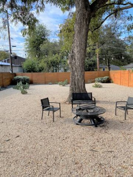 More Photos Of 2513 E Cesar Chavez St, Austin Office For Lease