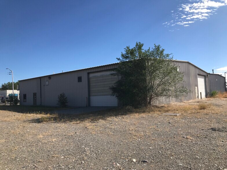 More Photos Of 801 W Main St, Riverton Warehouse For Sale