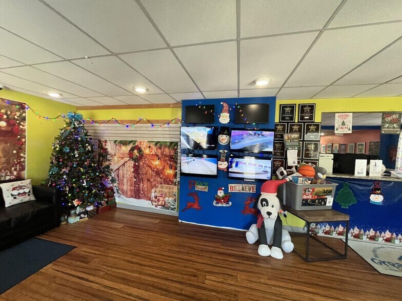 More Photos Of 2220 Laskin Rd, Virginia Beach Freestanding For Sale