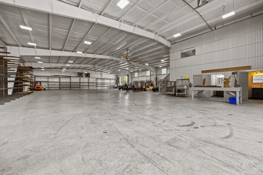 More Photos Of 905 NW 2nd St, Gainesville Industrial For Lease