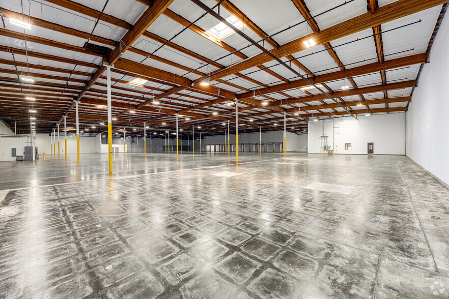 More Photos Of 1175 Aviation Pl, San Fernando Manufacturing For Lease