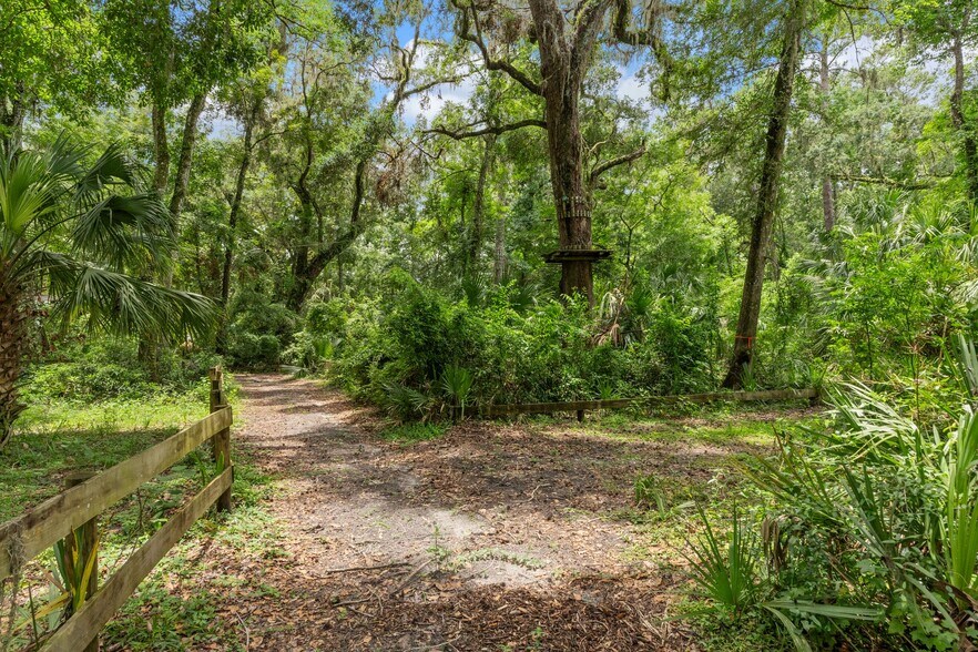 More Photos Of 6440 Cedar Ln, Brooksville Sports And Entertainment For Sale