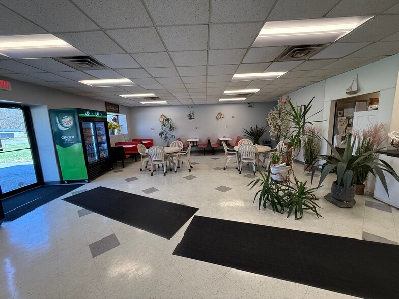 More Photos Of 619 Central Ave E, Edgewater Restaurant For Lease