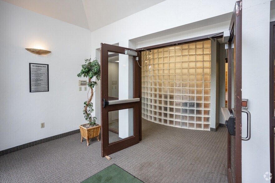 More Photos Of 100 Allegheny Dr, Warrendale Office For Lease