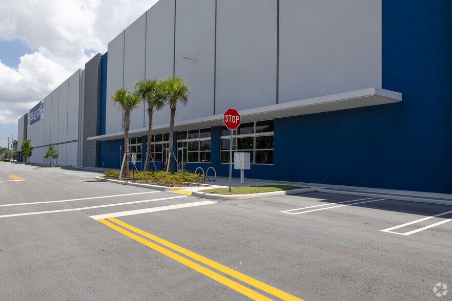 More Photos Of 4700 NW 135th St, Opa Locka Warehouse For Lease