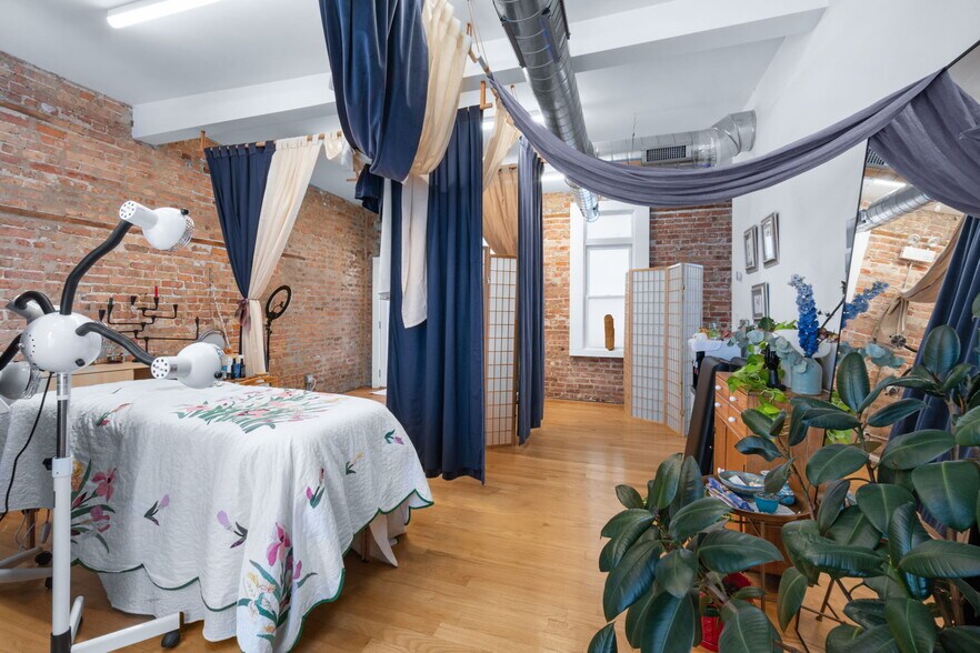 More Photos Of 965 W 18th St, Chicago Apartments For Sale