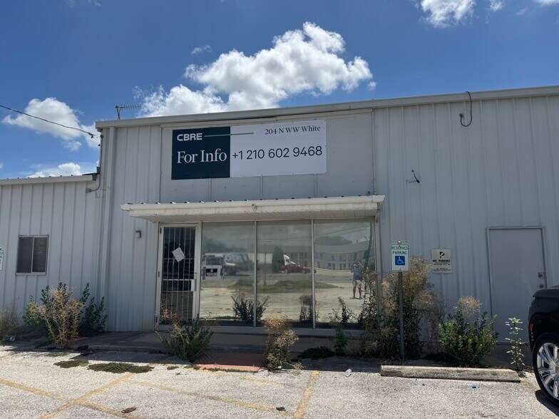 More Photos Of 204 N WW White Rd, San Antonio Distribution For Lease