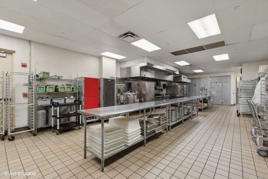 More Photos Of 22221 N Pepper Rd, Lake Barrington General Retail For Sale