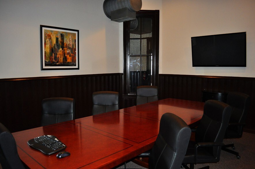 More Photos Of 16 E Avenue A, Temple Office For Lease