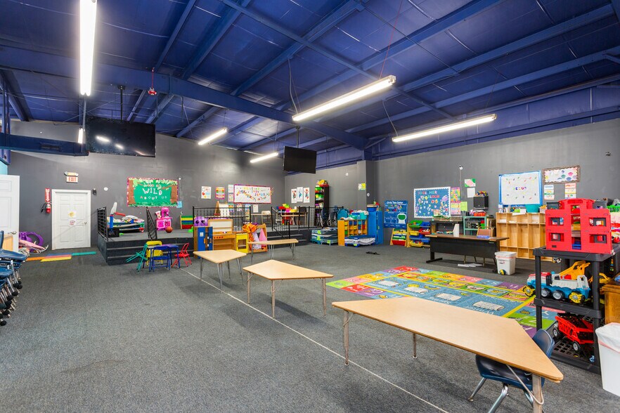 More Photos Of 702 Wilmer Ave, Anniston Office For Sale