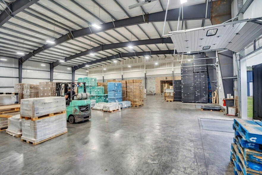More Photos Of 5 Mars Ct, Montville Warehouse For Lease