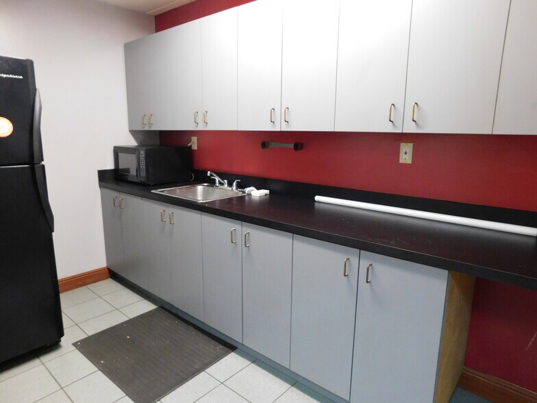 More Photos Of 5145 Commercial Dr, Melbourne Warehouse For Lease