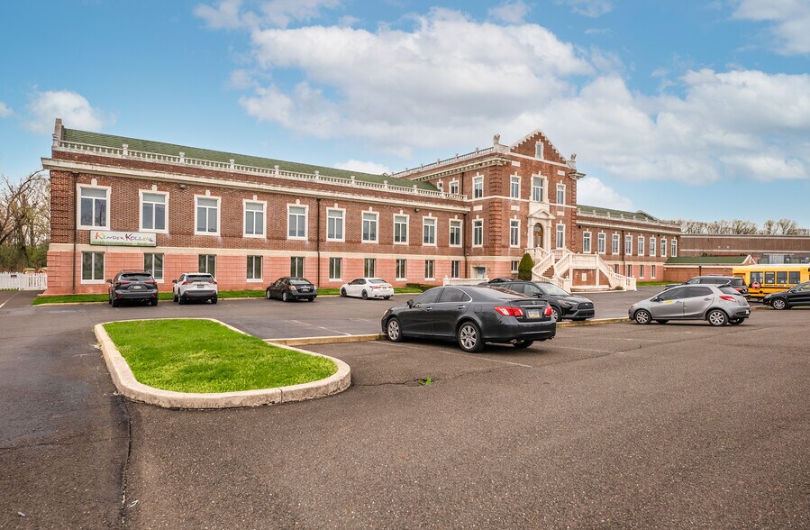 More Photos Of 2708 Commerce Way, Philadelphia Office For Lease