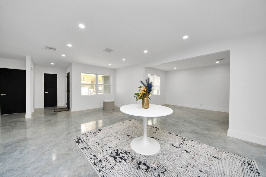 More Photos Of 4738 W. Alabama, Houston Loft Creative Space For Lease