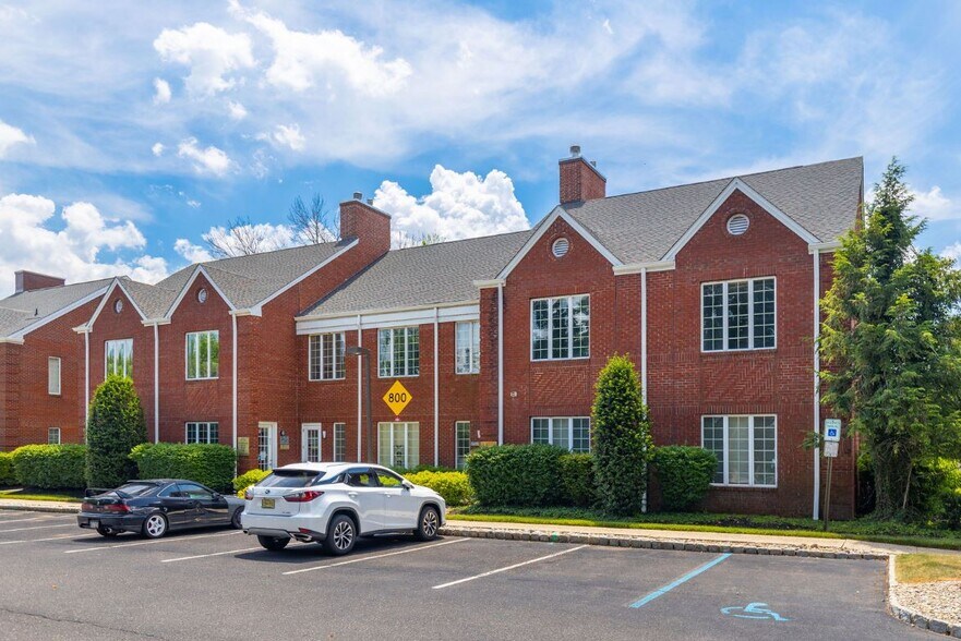 More Photos Of 821-824 Courtyard Dr, Hillsborough Office For Lease