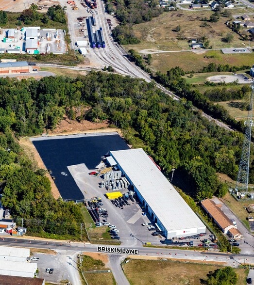 More Photos Of 704 Briskin Ln, Lebanon Manufacturing For Lease
