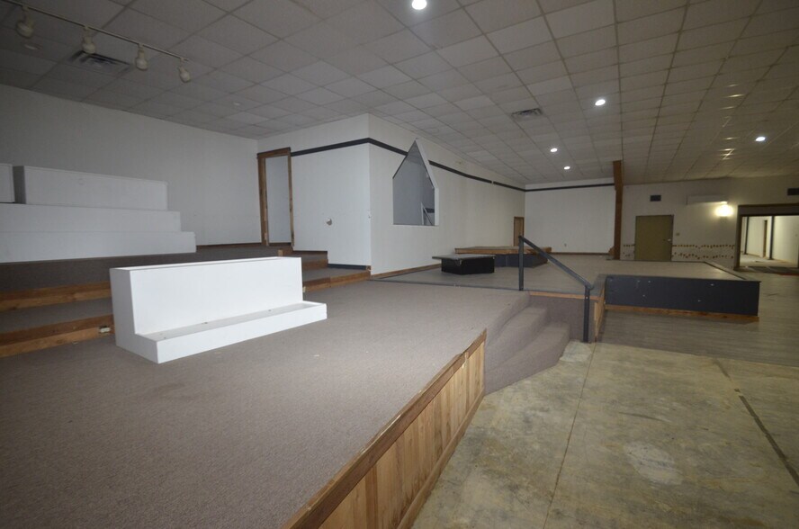 More Photos Of 31633 US-377 Hwy, Gordonville Light Distribution For Sale