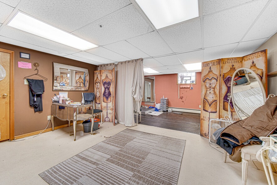 More Photos Of 2331 45th St, Highland Medical For Sale