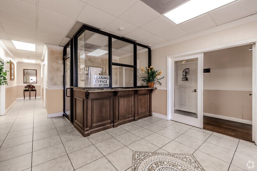 More Photos Of 1000-1026 Savage Ct, Longwood Showroom For Lease