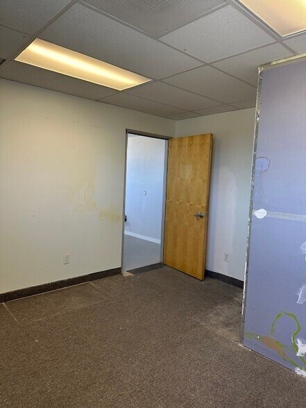 More Photos Of 3056 Del Monte Blvd, Marina General Retail For Lease