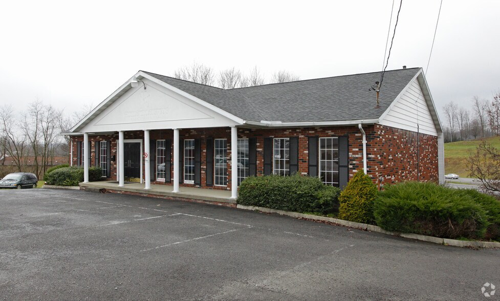 Primary Photo Of 31 Moran Cir, Fairmont Office For Lease