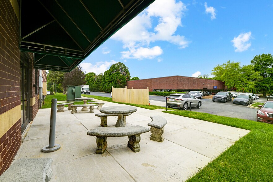 More Photos Of 9635 Southern Pine Blvd, Charlotte Coworking Space