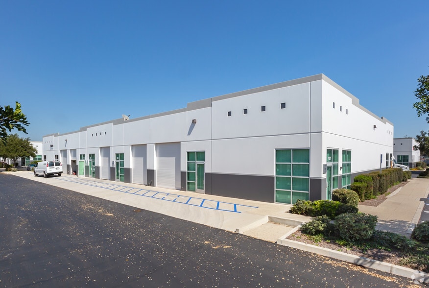 More Photos Of 2350-2380 Eastman Ave, Oxnard Unknown For Lease