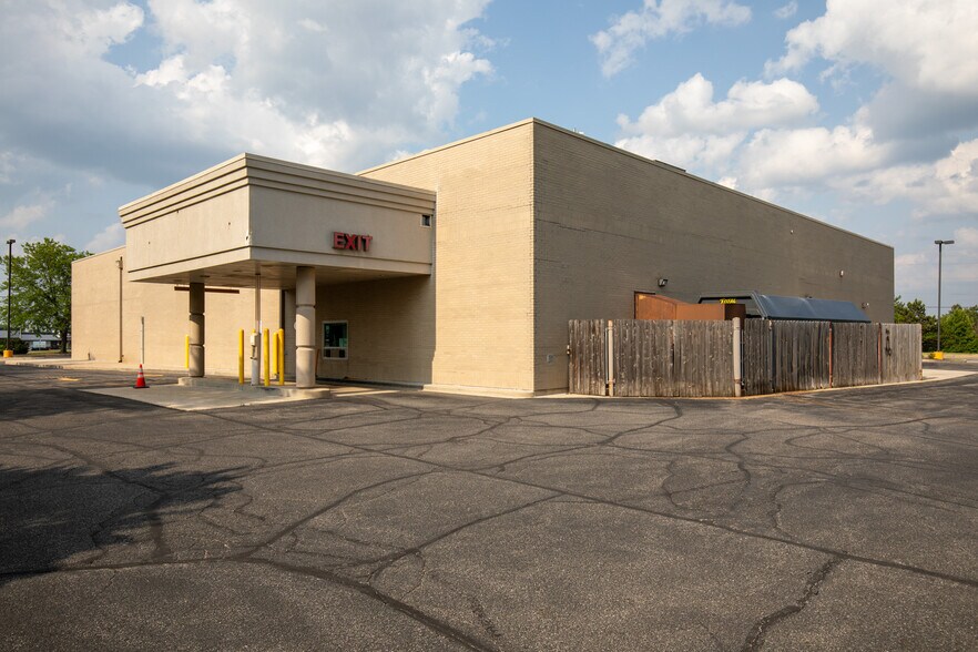 More Photos Of 5995 Us-6, Portage Drugstore For Lease