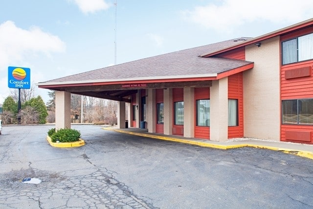 Primary Photo Of 1646 N Lafayette St, Macomb Hotel For Sale
