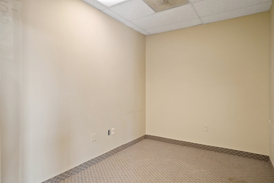 More Photos Of 14325 Willard Rd, Chantilly Office For Lease