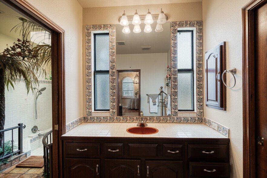 More Photos Of 505 Gilchrist Ln, Del Rio Specialty For Sale