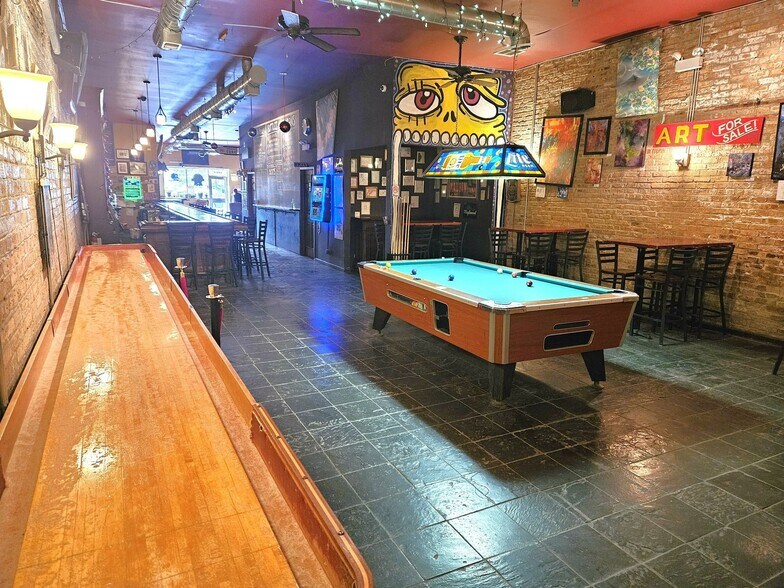 More Photos Of 1822 W Addison St, Chicago Restaurant For Sale