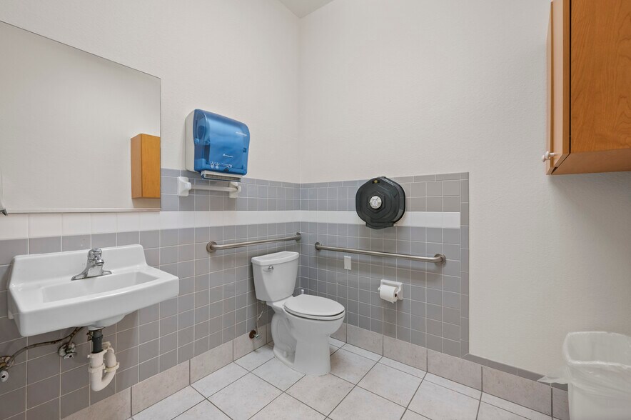 More Photos Of 8270 Pascal Dr, Punta Gorda Service For Sale